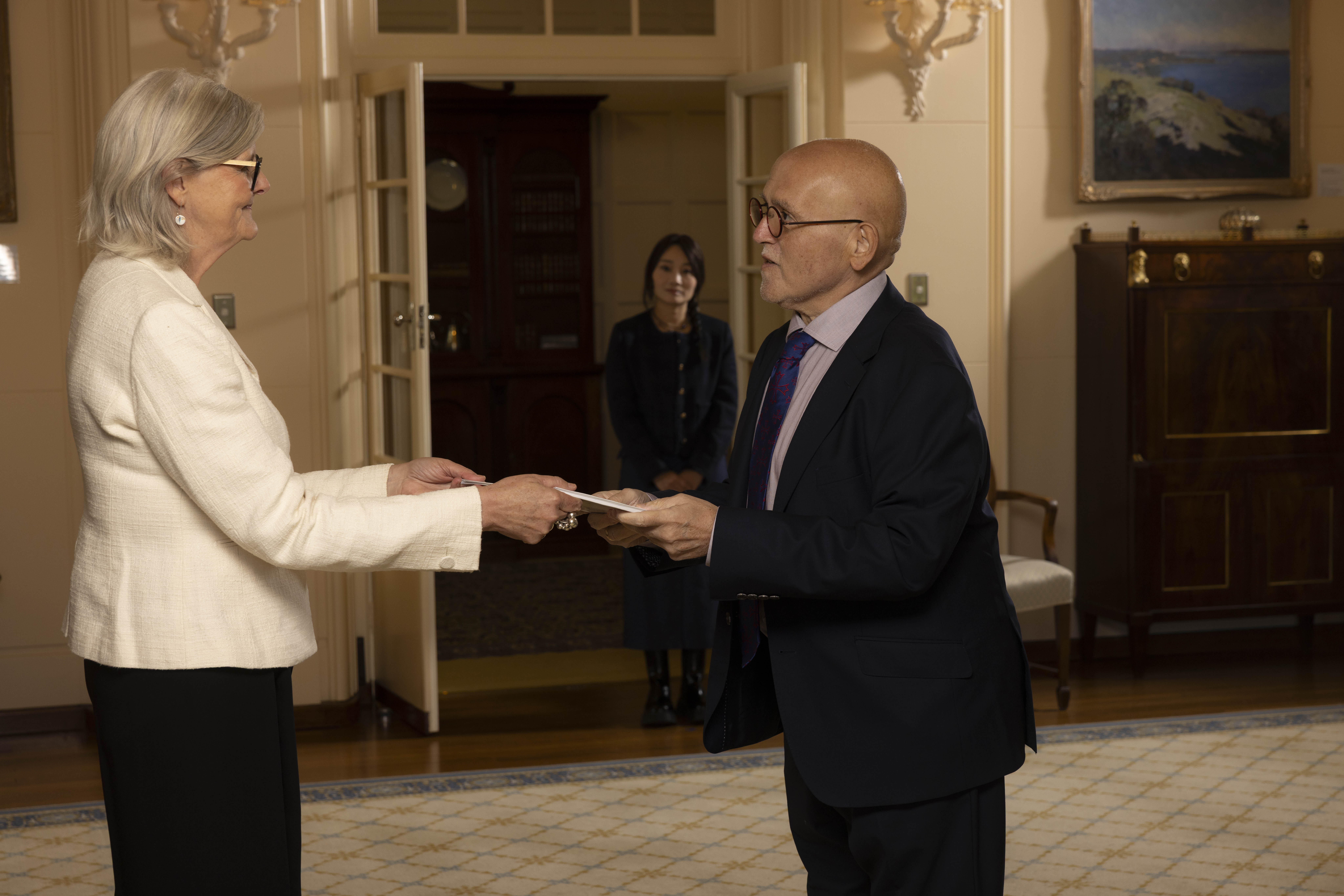Borg-Marks presents his Letters of Credence to H.E. the Honorable Sam Mostyn AC, Governor General of the Commonwealth of Australia, during a formal ceremony at Government House in Canberra.