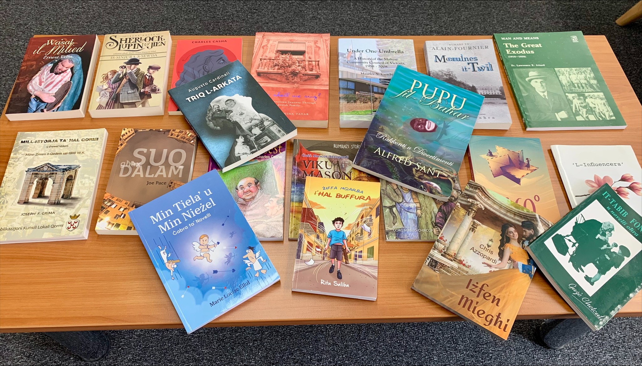 Books lent to the retirement home from the Consulate’s public library