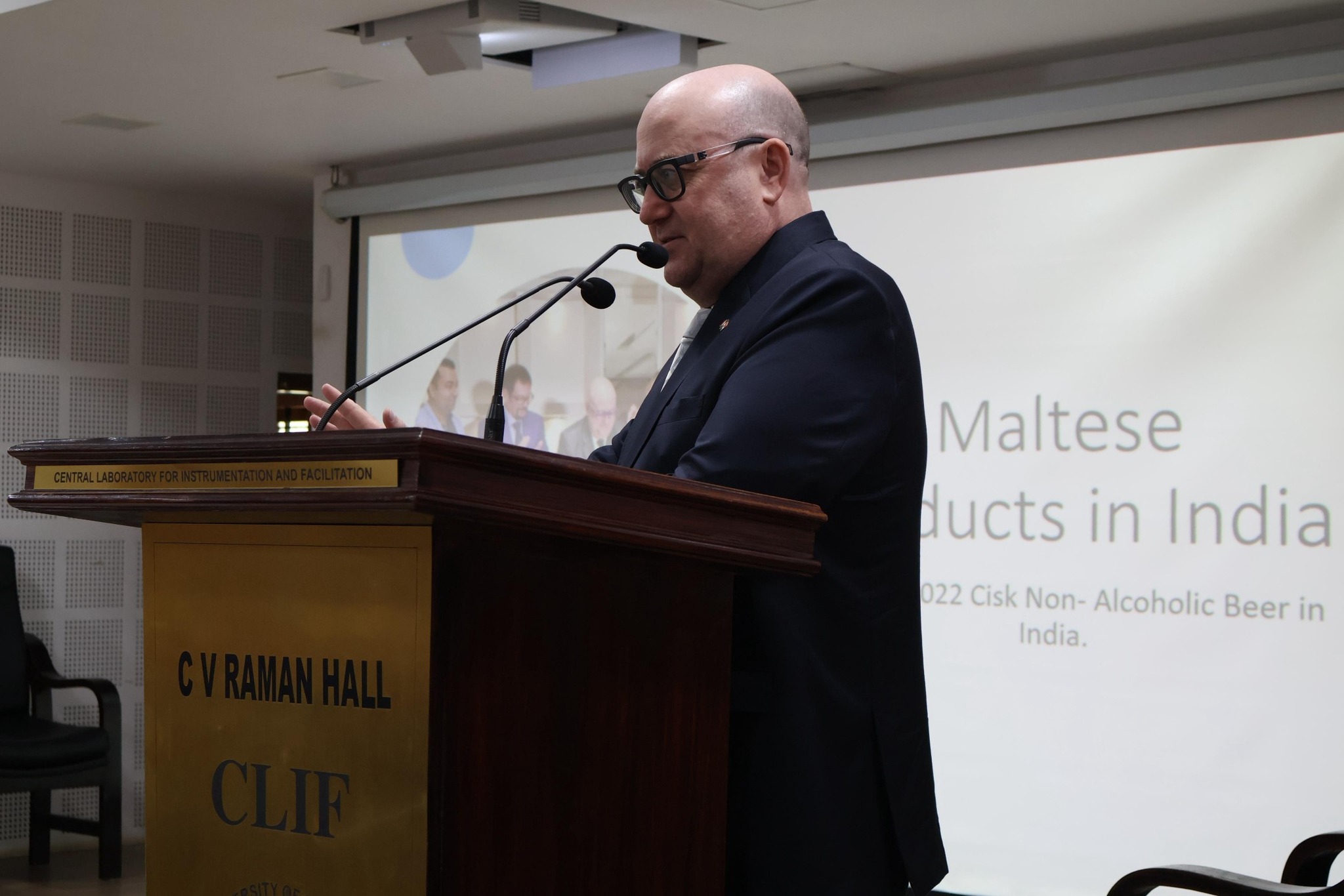 High Commissioner Reuben Gauci delivering the lecture at Kerala University.