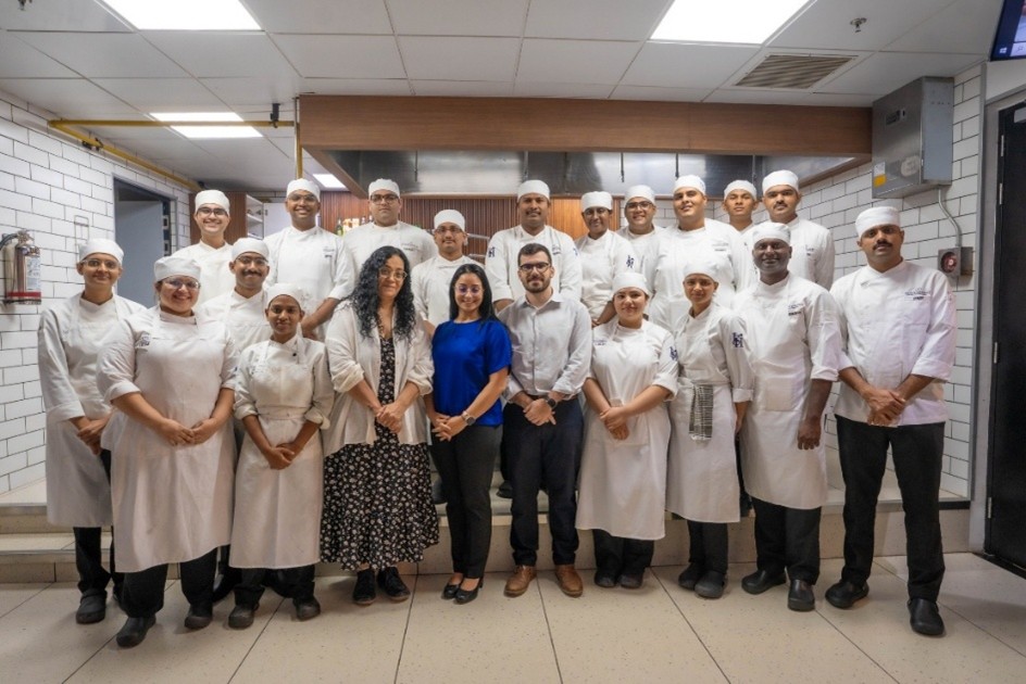 Deputy Head of Mission Mrs Tarniem Mangion Shokry Iskandar ( centre ) and Second Secretary and Consul Mr Daniel Mallia ( right ) at the Maltese–Indian Fusion Cooking Session held at the Indian School of Hospitality in Gurgaon