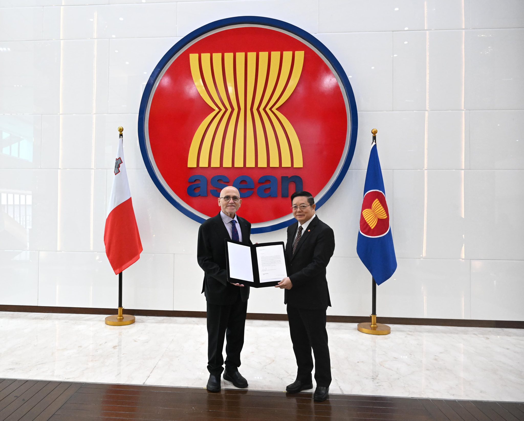 H.E. Clifford Borg Marks presents his credentials to H.E. Dr Kao Kim Hourn, Secretary General of ASEAN, at the ASEAN Secretariat in Jakarta.