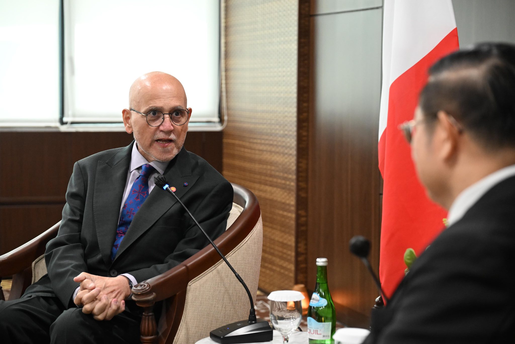 H.E. Clifford Borg Marks addresses the meeting with H.E. Dr Kao Kim Hourn and senior ASEAN officials following the presentation of credentials.